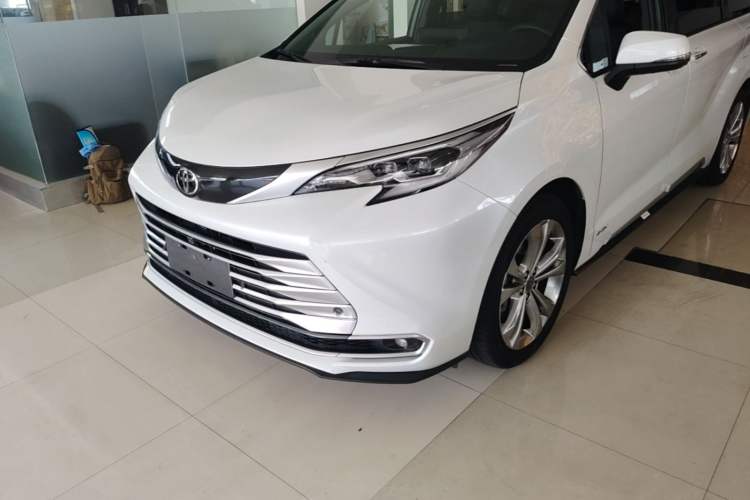 Used Toyota SIENNA 2024 2.5L Hybrid Platinum Edition Left Front Headlight
