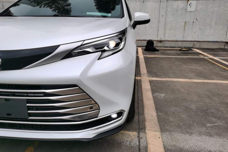 Used Toyota SIENNA 2024 2.5L Hybrid Four-Wheel Drive Prestige Edition Left Front Headlight