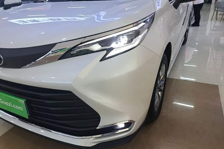 Used Toyota SIENNA 2024 2.5L Hybrid Comfort Edition Left Front Headlight