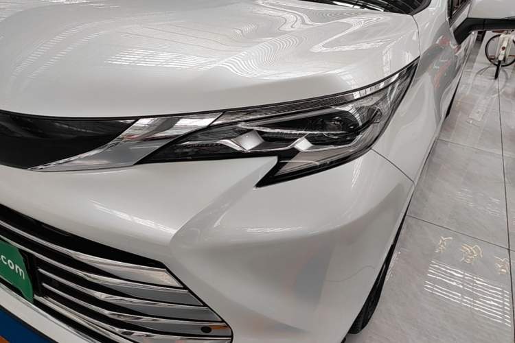 Used Toyota SIENNA 2024 2.5L Hybrid Comfort Edition Left Front Headlight