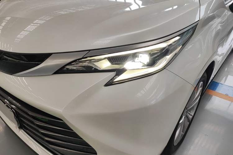 Used Toyota SIENNA 2024 2.5L Hybrid Luxury Edition Left Front Headlight