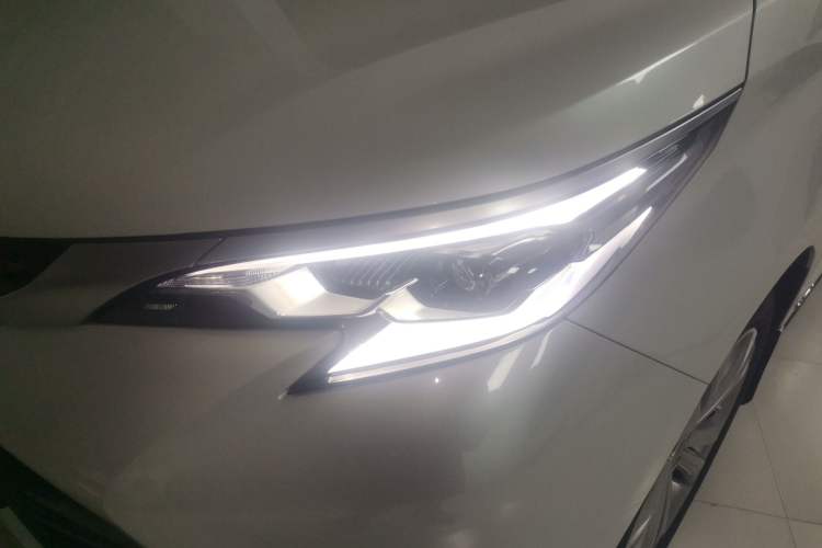 Used Toyota SIENNA 2024 2.5L Hybrid Luxury Edition Left Front Headlight
