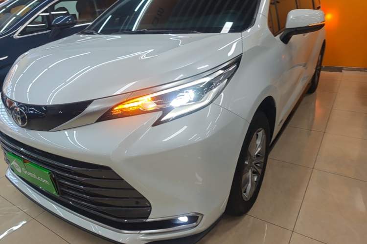Used Toyota SIENNA 2024 2.5L Hybrid Luxury Edition Left Front Headlight