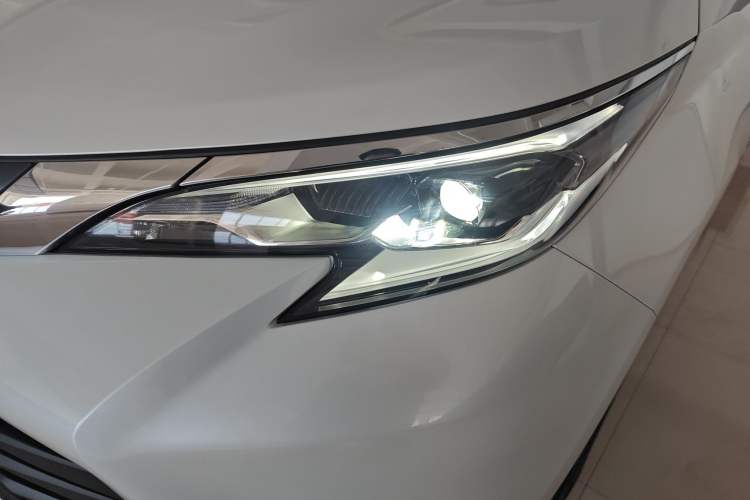 Used Toyota SIENNA 2024 2.5L Hybrid Comfort Edition Left Front Headlight