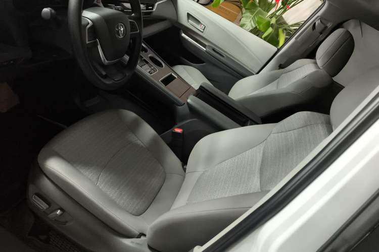 Used Toyota SIENNA 2024 2.5L Hybrid Comfort Edition Left Front Seat