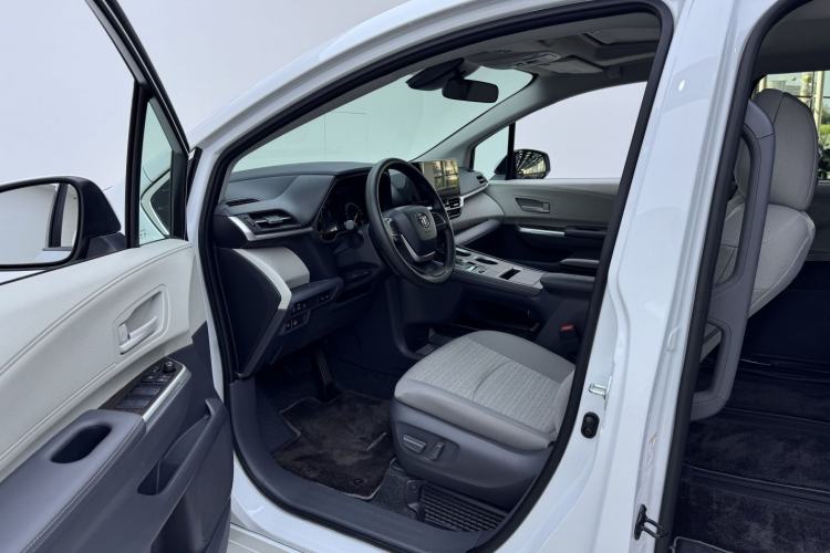Used Toyota SIENNA 2024 2.5L Hybrid Comfort Edition Left Front Seat