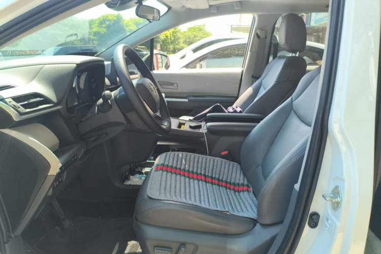 Used Toyota SIENNA 2024 2.5L Hybrid Comfort Edition Left Front Seat