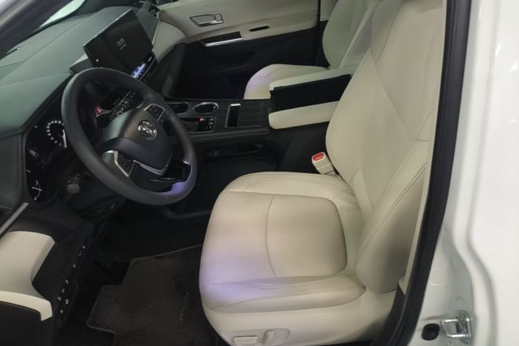 Used Toyota SIENNA 2024 2.5L Hybrid Luxury Edition Left Front Seat