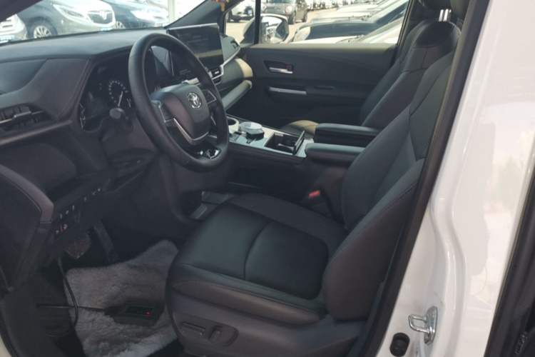Used Toyota SIENNA 2024 2.5L Hybrid Four-Wheel Drive Prestige Edition Left Front Seat