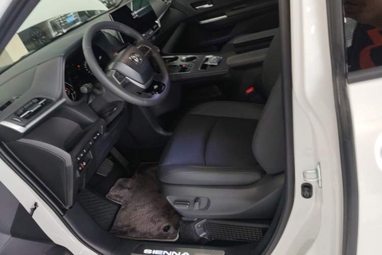 Used Toyota SIENNA 2024 2.5L Hybrid Four-Wheel Drive Prestige Edition Left Front Seat