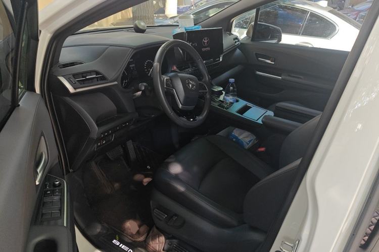 Used Toyota SIENNA 2024 2.5L Hybrid Luxury Edition Left Front Seat