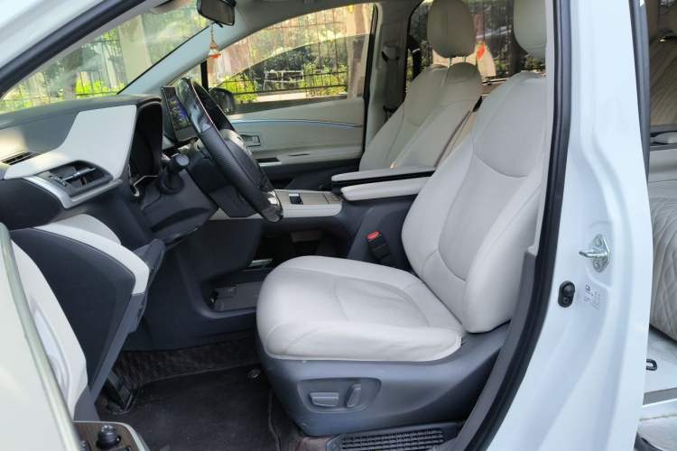Used Toyota SIENNA 2024 2.5L Hybrid Comfort Edition Left Front Seat