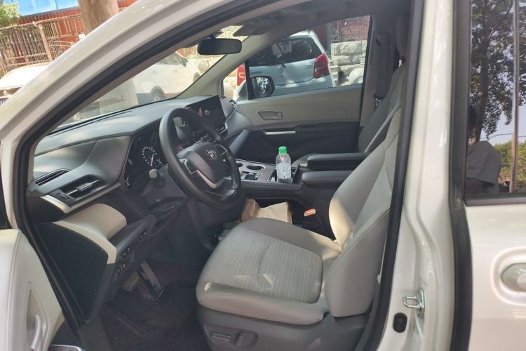Used Toyota SIENNA 2024 2.5L Hybrid Comfort Edition Left Front Seat