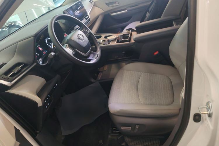 Used Toyota SIENNA 2024 2.5L Hybrid Comfort Edition Left Front Seat