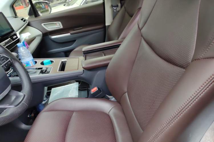 Used Toyota SIENNA 2024 2.5L Hybrid Comfort Edition Left Front Seat