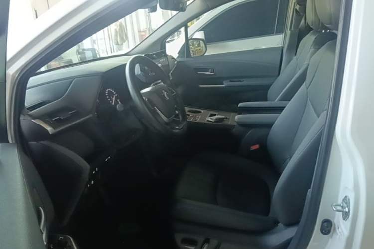 Used Toyota SIENNA 2024 2.5L Hybrid Luxury Edition Left Front Seat