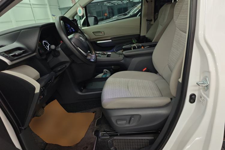 Used Toyota SIENNA 2024 2.5L Hybrid Comfort Edition Left Front Seat