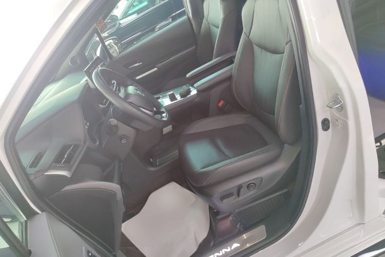 Used Toyota SIENNA 2024 2.5L Hybrid Platinum Edition Left Front Seat