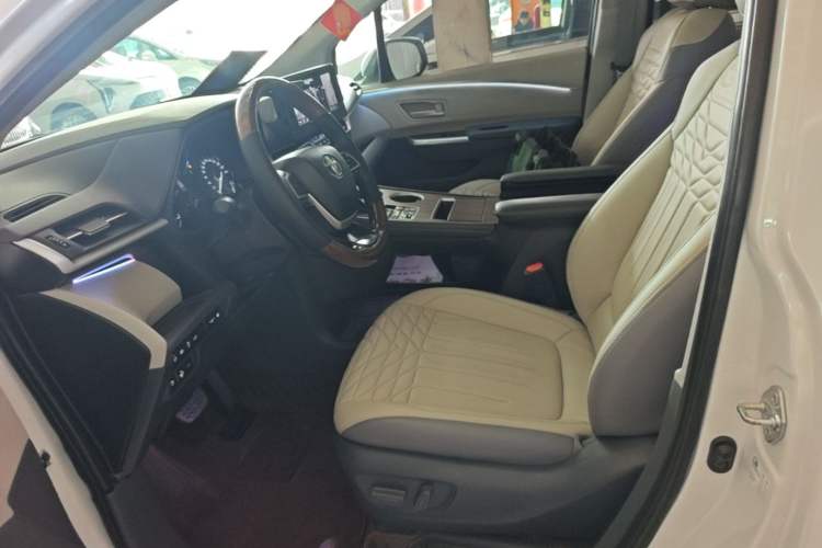 Used Toyota SIENNA 2024 2.5L Hybrid Comfort Edition Left Front Seat