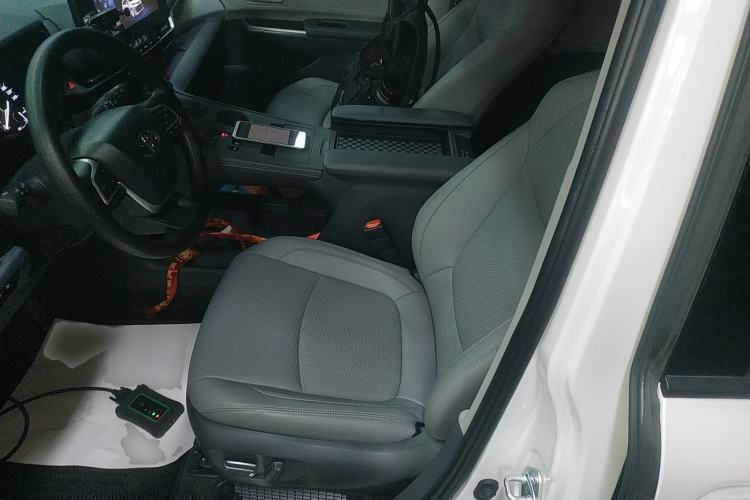 Used Toyota SIENNA 2024 2.5L Hybrid Comfort Edition Left Front Seat