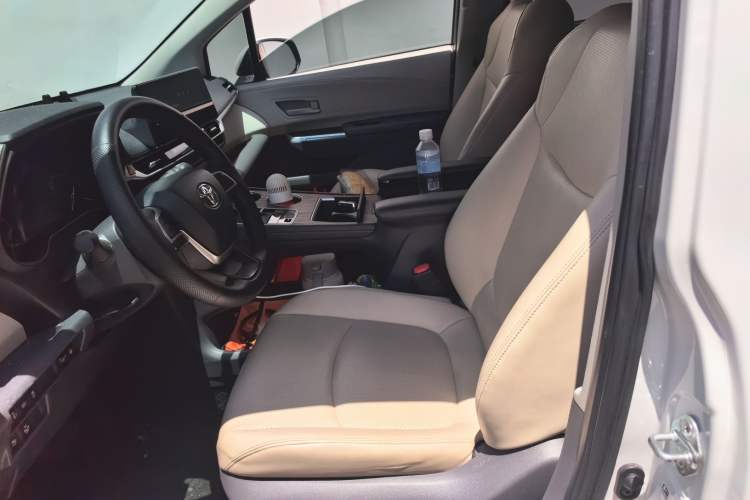 Used Toyota SIENNA 2024 2.5L Hybrid Comfort Edition Left Front Seat