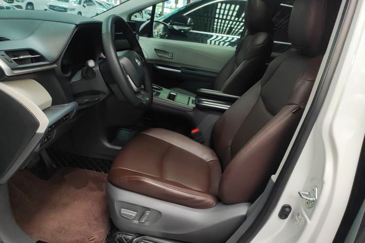Used Toyota SIENNA 2024 2.5L Hybrid Comfort Edition Left Front Seat