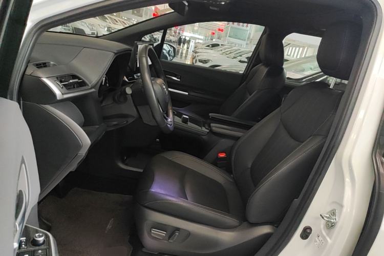 Used Toyota SIENNA 2024 2.5L Hybrid Luxury Edition Left Front Seat