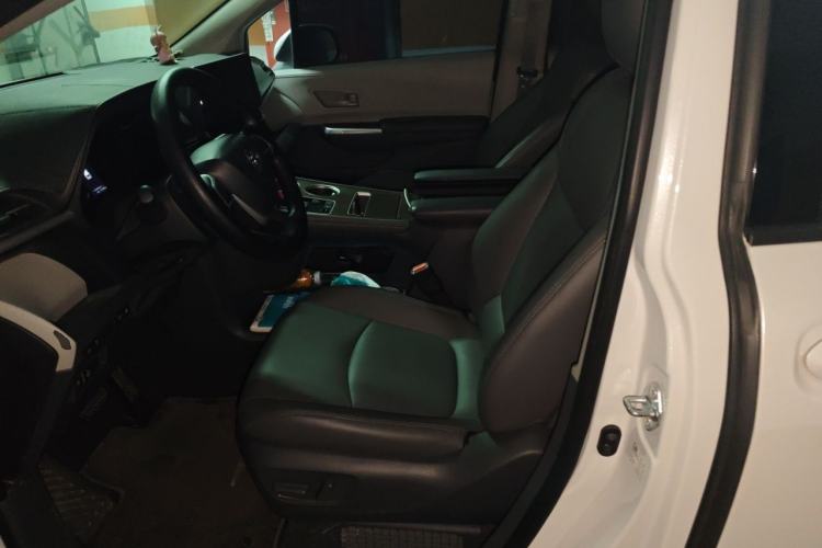 Used Toyota SIENNA 2024 2.5L Hybrid Comfort Edition Left Front Seat