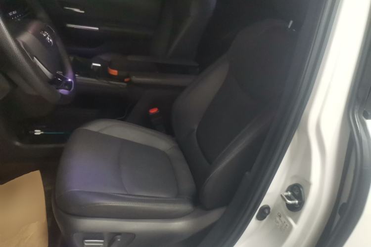 Used Toyota SIENNA 2024 2.5L Hybrid Luxury Edition Left Front Seat