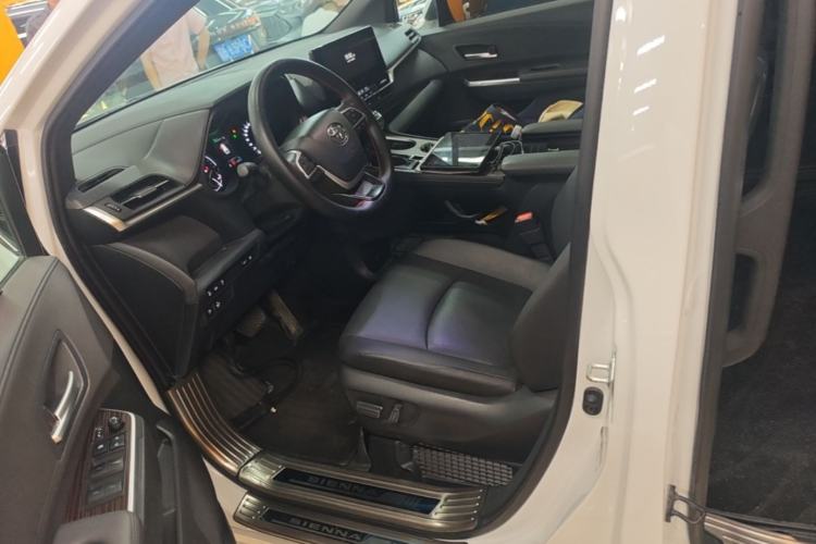 Used Toyota SIENNA 2024 2.5L Hybrid Luxury Edition Left Front Seat