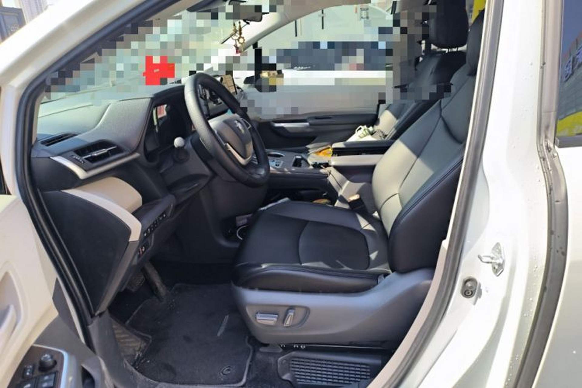 Used Toyota SIENNA 2024 2.5L Hybrid Comfort Edition Left Front Seat