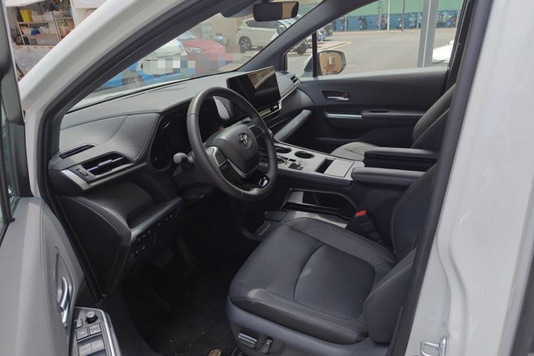 Used Toyota SIENNA 2024 2.5L Hybrid Ultimate Edition Left Front Seat