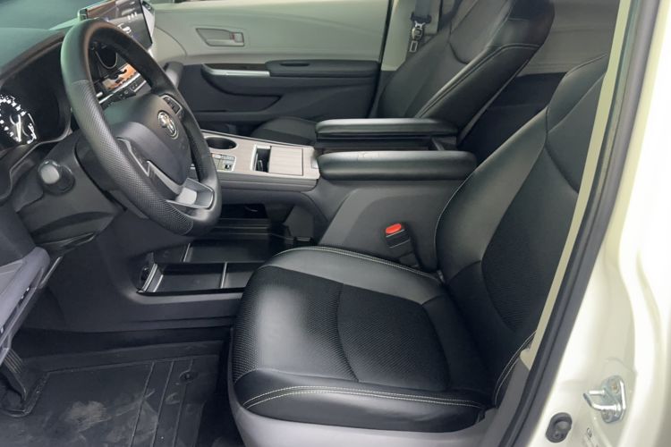 Used Toyota SIENNA 2024 2.5L Hybrid Comfort Edition Left Front Seat