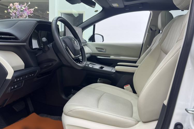 Used Toyota SIENNA 2024 2.5L Hybrid Ultimate Edition Left Front Seat