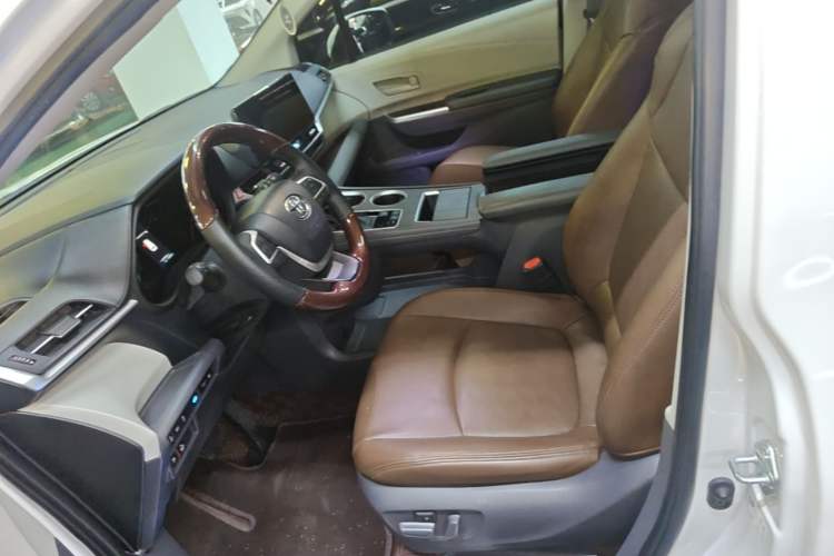 Used Toyota SIENNA 2024 2.5L Hybrid Comfort Edition Left Front Seat