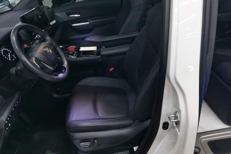 Used Toyota SIENNA 2024 2.5L Hybrid Four-Wheel Drive Prestige Edition Left Front Seat