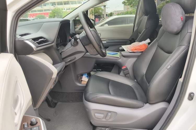 Used Toyota SIENNA 2024 2.5L Hybrid Comfort Edition Left Front Seat