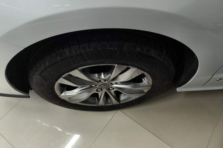 Used Toyota SIENNA 2024 2.5L Hybrid Comfort Edition Left Front Wheel Hub