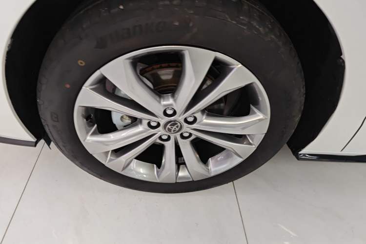 Used Toyota SIENNA 2024 2.5L Hybrid Prestige Deluxe Edition Left Front Wheel Hub