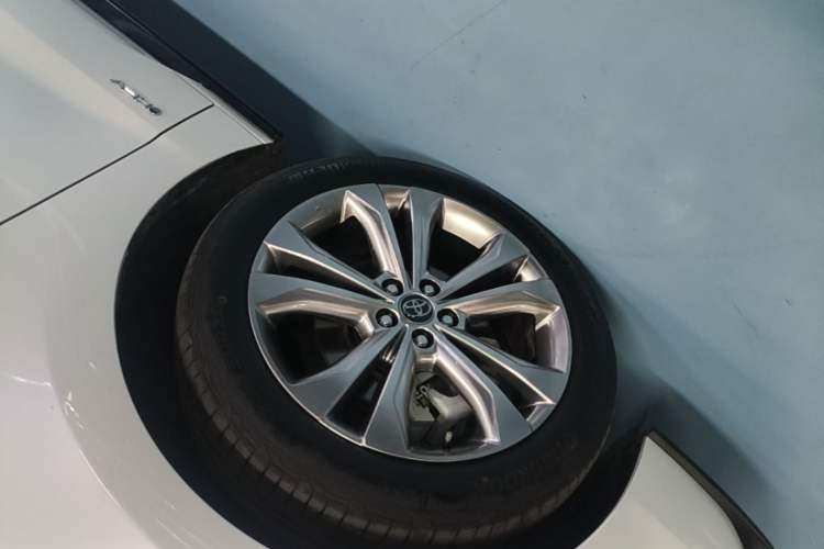 Used Toyota SIENNA 2024 2.5L Hybrid Luxury Edition Left Front Wheel Hub
