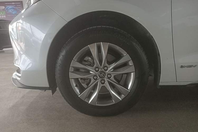 Used Toyota SIENNA 2024 2.5L Hybrid Four-Wheel Drive Prestige Edition Left Front Wheel Hub