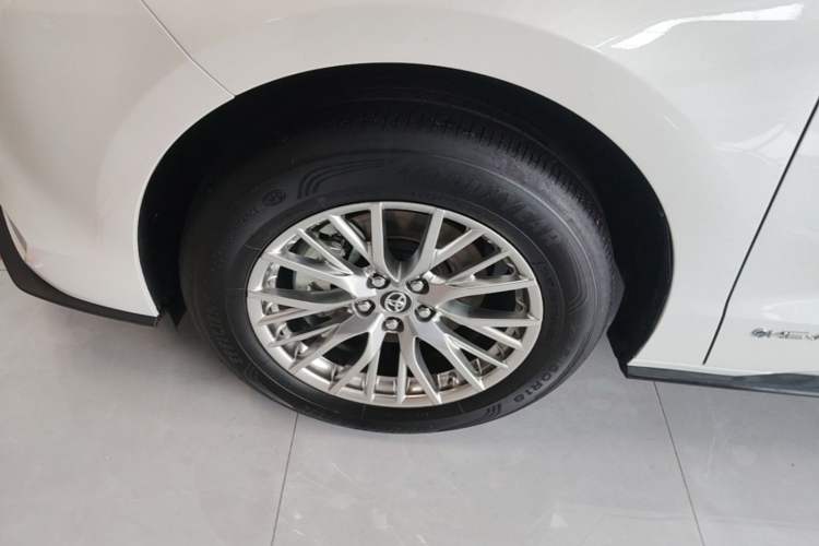 Used Toyota SIENNA 2024 2.5L Hybrid Four-Wheel Drive Prestige Edition Left Front Wheel Hub