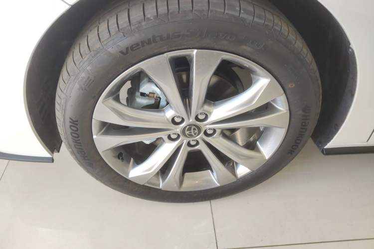 Used Toyota SIENNA 2024 2.5L Hybrid Prestige Deluxe Edition Left Front Wheel Hub