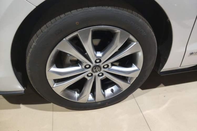 Used Toyota SIENNA 2024 2.5L Hybrid Prestige Deluxe Edition Left Front Wheel Hub