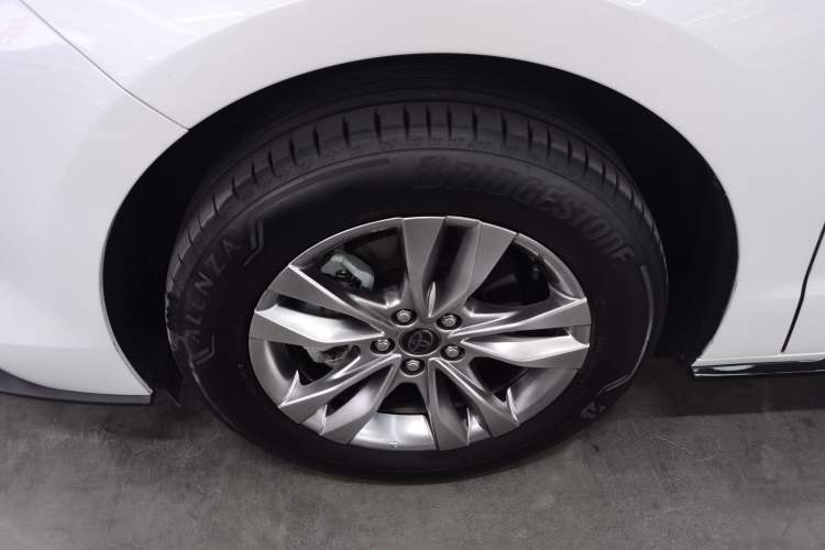 Used Toyota SIENNA 2024 2.5L Hybrid Four-Wheel Drive Prestige Edition Left Front Wheel Hub