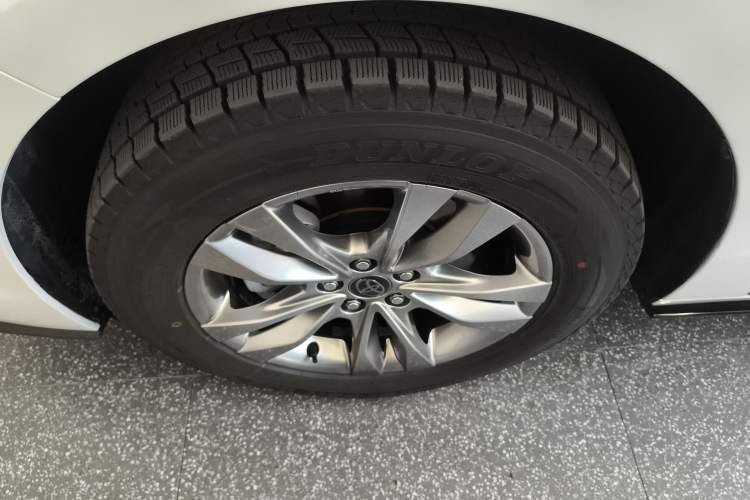 Used Toyota SIENNA 2024 2.5L Hybrid Four-Wheel Drive Prestige Edition Left Front Wheel Hub