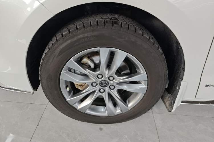 Used Toyota SIENNA 2024 2.5L Hybrid Four-Wheel Drive Prestige Edition Left Front Wheel Hub