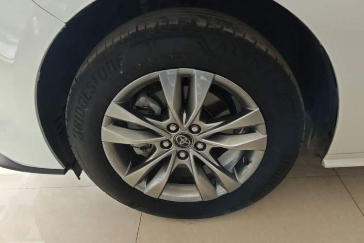 Used Toyota SIENNA 2024 2.5L Hybrid Comfort Edition Left Front Wheel Hub