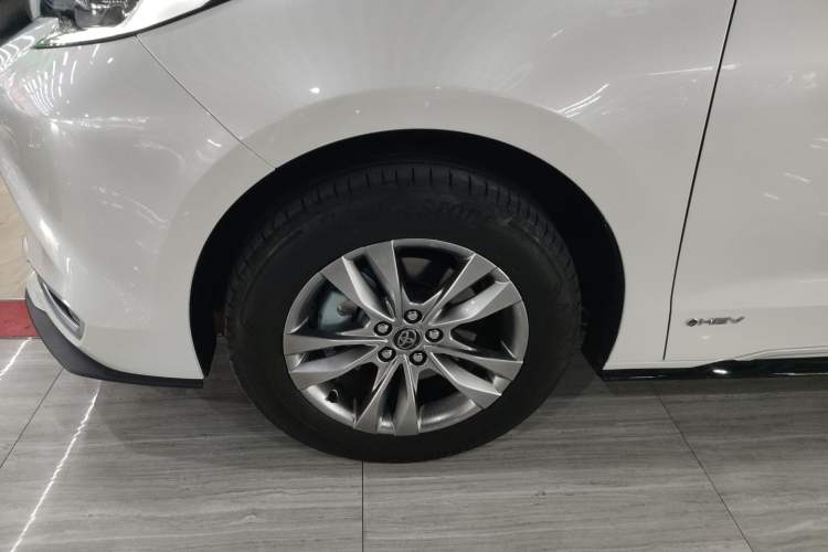 Used Toyota SIENNA 2024 2.5L Hybrid Four-Wheel Drive Prestige Edition Left Front Wheel Hub