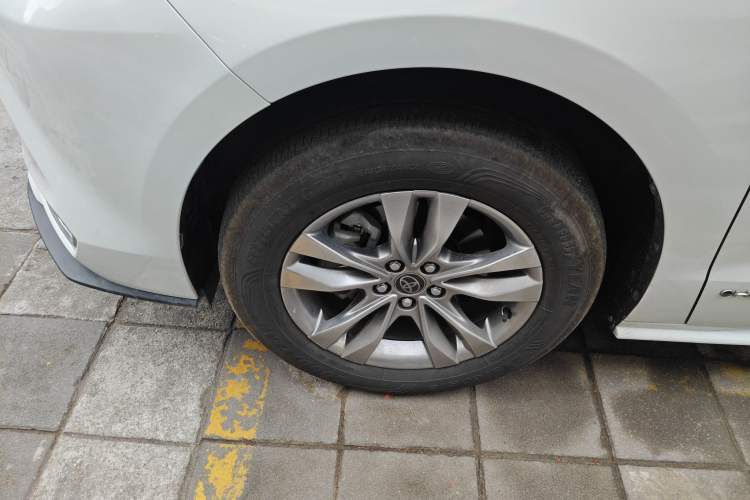 Used Toyota SIENNA 2024 2.5L Hybrid Comfort Edition Left Front Wheel Hub
